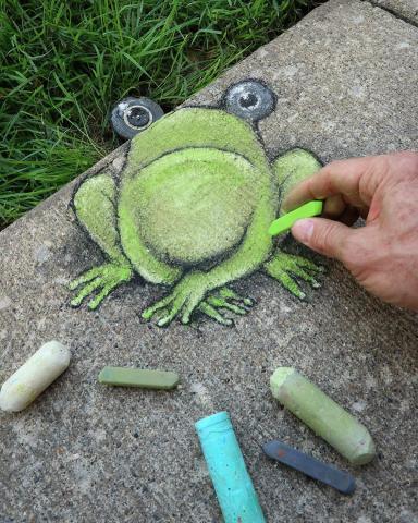 Chalk drawing of a frog.